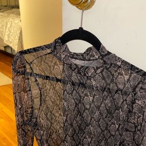 Women’s mesh top